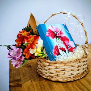 Canasta con obra y flores - Día de la madre